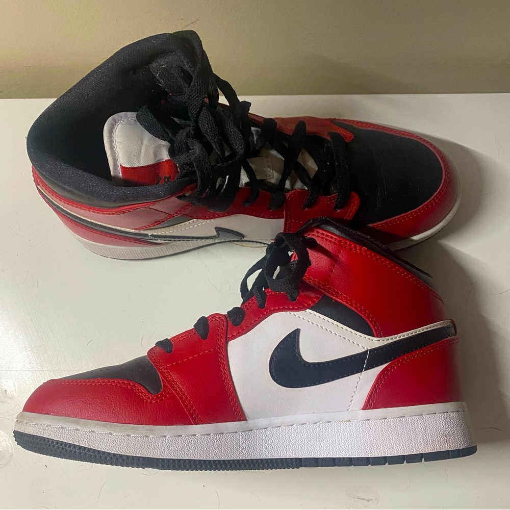 Nike Jordan 1 mid Chicago Black toe